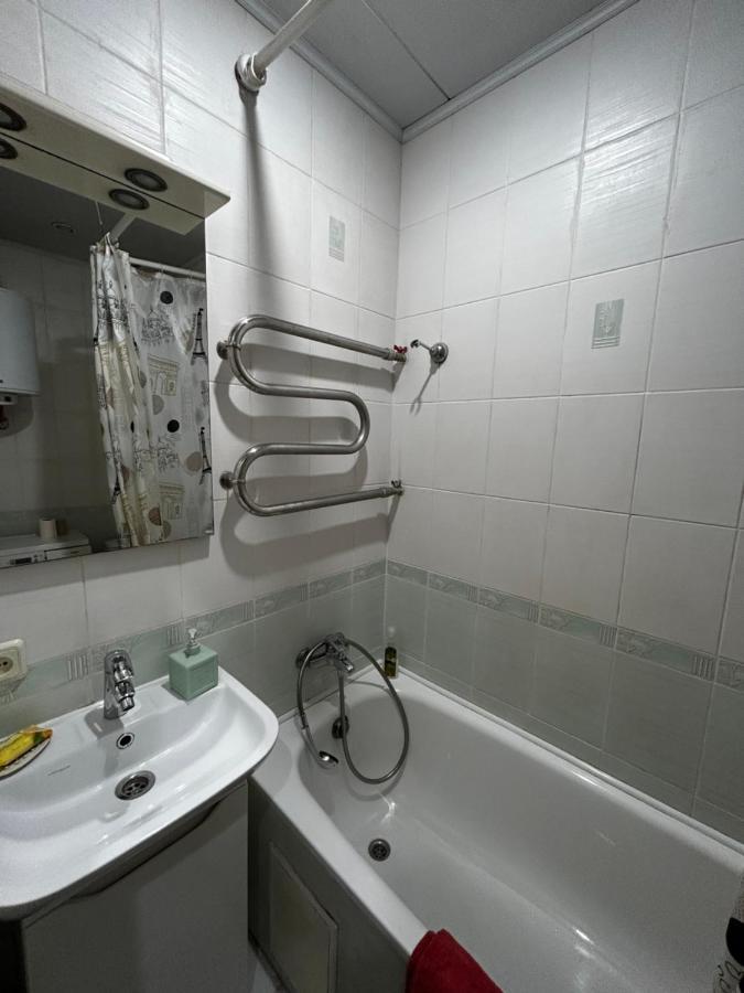 Apartment Near Train Station And Close To City Center Kiev Eksteriør bilde
