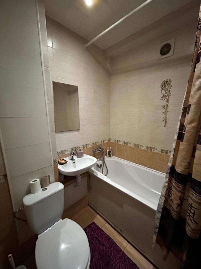 Apartment Near Train Station And Close To City Center Kiev Eksteriør bilde